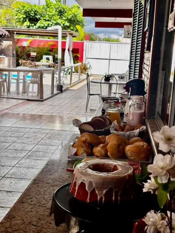 Café da manhã caseiro fresco servido na Pousada Nativamar